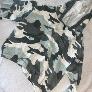 Women’s cropped sweatshirt